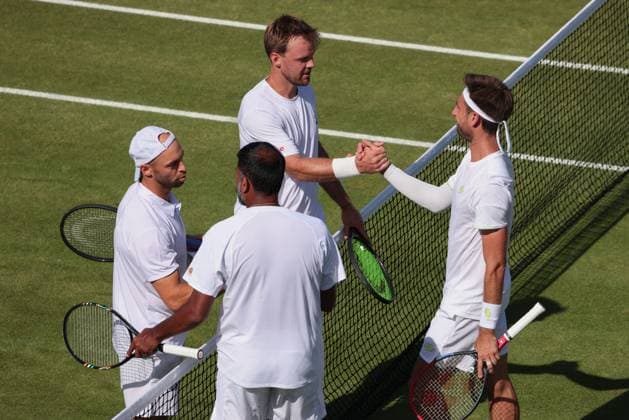 Right Sander Gille and Rohan Bopanna congratulate the winners Kevin Krawietz, Tim Puetz Cap , Mens Doubles, Gentlemen s Doubles Tennis Wimbledon 2025 Grand Slam ITF ATP WTA AELTC London Great Britain 2 July 2025 Copyright: xJuergenxHasenkopfx