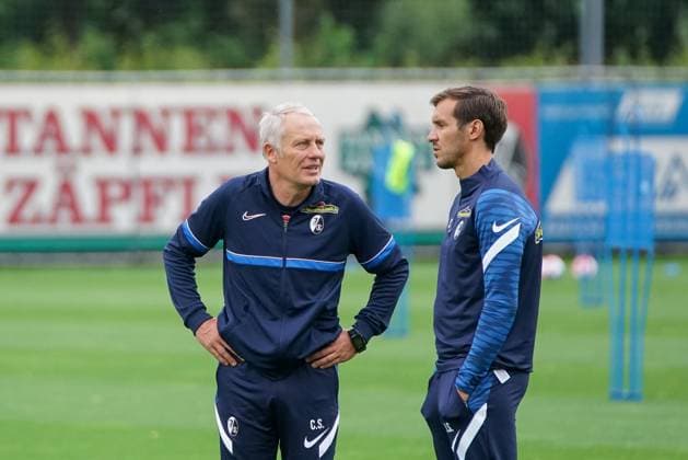 Christian Streich in conversation with Julian Schuster SC Freiburg, Coach Archive RECORD DATE NOT STATED Copyright: xArnexAmbergx
