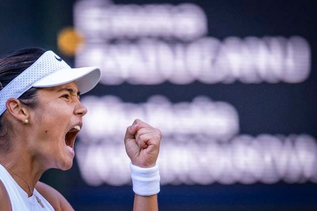 Emma Raducanu during her Wimbledon 2025 Women?s Singles second round tennis match against MarkÃ ta VondrouÅ¡ova at the All England Tennis Club in London, England (Richard Callis Sports Press Photo SPP) Copyright: xRichardxCallis SportsxPressxPhotox xSPPx spp-en-RiCaPrPh-SPP25_richiecallis_020725_18442