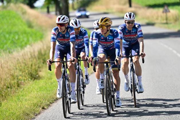 Tour de France 2025 03 07 2025 LILLE METROPOLE, FRANCE - JULY 03 : Cattaneo Mattia (ITA) of Soudal - Quick Step, Evenepoel Remco (BEL) of Soudal - Quick Step and teammates pictured during a training session ahead of the 112th edition of Tour de France an UCI World Tour 2.UWT cycling road race stage for Men Elite on July 3, 2025 in Lille Metropole, France, 03 07 2025 ( Motordriver Kenny Verfaillie - Lille Metropole France  Copyright: xJanxDexMeuleneirx