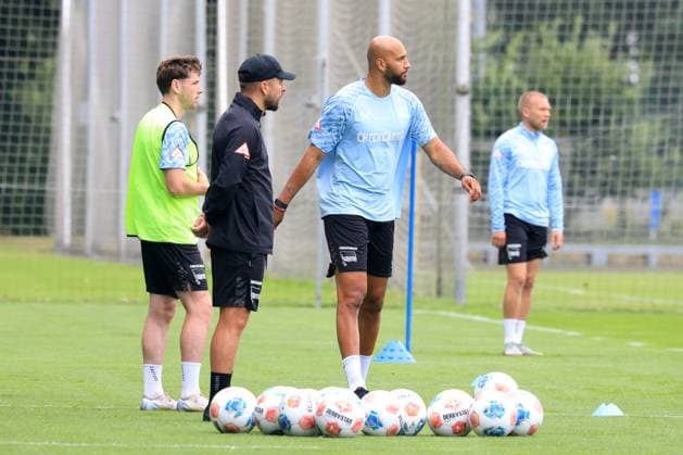 DEU, DFL, 2 FBL Hertha BSC, Training, 03 07 2025, Sportforum, Berlin, DEU, DFL, 2 FBL Hertha BSC, Training, im Bild John Anthony Brooks Hertha BSC Berlin 25 , Leon Jensen Hertha BSC Berlin 5 , Co Trainer Patrick Ebert Hertha BSC Berlin DFL regulations prohibit any use of Photographs as image sequences and or quasi video nordphotoxGmbHx xEngler nph00076