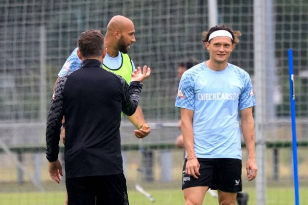 DEU, DFL, 2 FBL Hertha BSC, Training, 03 07 2025, Sportforum, Berlin, DEU, DFL, 2 FBL Hertha BSC, Training, im Bild Cheftrainer Stefan Leitl Hertha BSC Berlin , Fabian Reese Hertha BSC Berlin 11 , John Anthony Brooks Hertha BSC Berlin 25 DFL regulations prohibit any use of Photographs as image sequences and or quasi video nordphotoxGmbHx xEngler nph00076