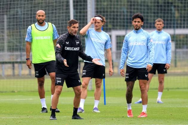 DEU, DFL, 2 FBL Hertha BSC, Training, 03 07 2025, Sportforum, Berlin, DEU, DFL, 2 FBL Hertha BSC, Training, in the picture head coach Stefan Leitl Hertha BSC Berlin , Fabian Reese Hertha BSC Berlin 11 , John Anthony Brooks Hertha BSC Berlin 25 , Kevin Sessa Hertha BSC Berlin 8 DFL regulations prohibit any use of Photographs as image sequences and or quasi video nordphotoxGmbHx xEngler nph00076