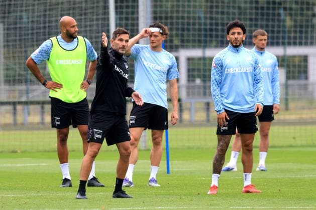DEU, DFL, 2 FBL Hertha BSC, Training, 03 07 2025, Sportforum, Berlin, DEU, DFL, 2 FBL Hertha BSC, Training, in the picture head coach Stefan Leitl Hertha BSC Berlin , Fabian Reese Hertha BSC Berlin 11 , John Anthony Brooks Hertha BSC Berlin 25 , Kevin Sessa Hertha BSC Berlin 8 DFL regulations prohibit any use of Photographs as image sequences and or quasi video nordphotoxGmbHx xEngler nph00076