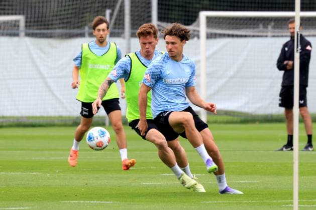DEU, DFL, 2 FBL Hertha BSC, Training, 03 07 2025, Sportforum, Berlin, DEU, DFL, 2 FBL Hertha BSC, Training, im Bild Sebastian Groenning Hertha BSC Berlin 17 , Linus Gechter Hertha BSC Berlin 44 DFL regulations prohibit any use of Photographs as image sequences and or quasi video nordphotoxGmbHx xEngler nph00076