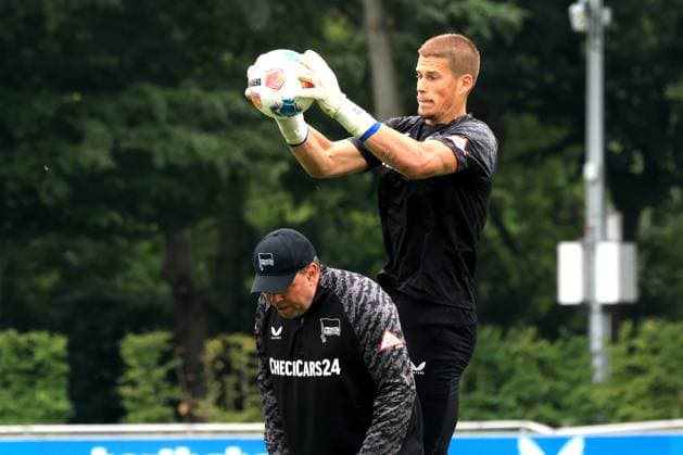 DEU, DFL, 2 FBL Hertha BSC, Training, 03 07 2025, Sportforum, Berlin, DEU, DFL, 2 FBL Hertha BSC, Training, im Bild Dennis Smarsch Hertha BSC Berlin 12 , Goalkeeper coach Andreas Menger Hertha BSC Berlin DFL regulations prohibit any use of Photographs as image sequences and or quasi video nordphotoxGmbHx xEngler nph00076