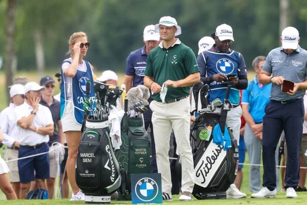 Martin Kaymer with wife Irene Scholz Caddy , 36 BMW International Open 2025, Golf, DP World Tour, Men, Round 1, 03 07 2025 Eichenried Bayern Germany Copyright: xkolbert-press ChristianxKolbertx