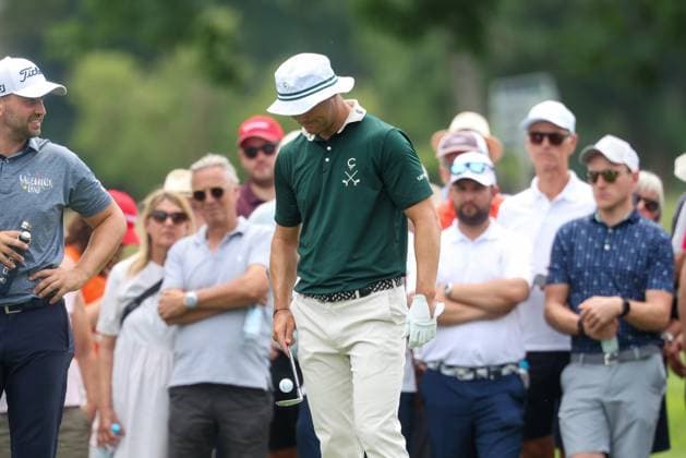 Martin Kaymer GER juggles with the ball on the tee,Tee, 36 BMW International Open 2025, Golf, DP World Tour, Men, Round 1, 03 07 2025 Eichenried Bayern Germany Copyright: xkolbert-press ChristianxKolbertx