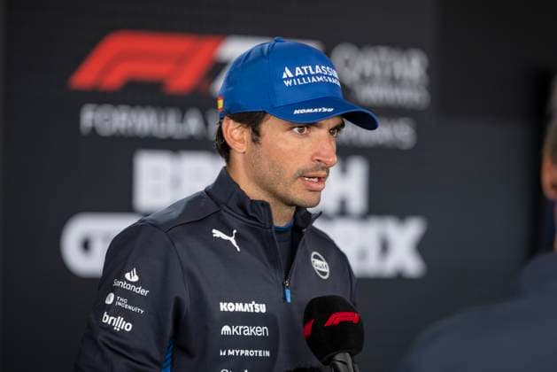 Formula 1 Qatar Airways British Grand Prix 2025 Alexis Perrin OVERTAKE MAXPPP - Silverstone 03 07 2025 55 SAINZ Carlos (esp), Atlassian Williams Racing, portrait, media pen during the Formula 1 Qatar Airways British Grand Prix 2025, the 12th round of the 2025 FIA Formula 1 World Championship, WM, Weltmeisterschaft at the Silverstone Circuit in Silverstone, United Kingdom, from July 3 to 6, 2025 Silverstone United Kingdom  Copyright: xOVERTAKE MAXPPPxAlexisxPerrinx OVT202507033350 OVT202507033350