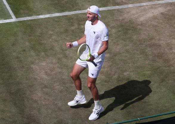 Jan Lennard Struff GER cheers after the win, jubilation, joy, emotion Tennis Wimbledon 2025 Grand Slam ITF ATP WTA AELTC London Great Britain 3 July 2025 Copyright: xJuergenxHasenkopfx