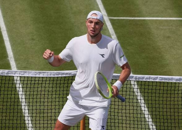 Jan Lennard Struff GER cheers after the win, jubilation, joy, emotion Tennis Wimbledon 2025 Grand Slam ITF ATP WTA AELTC London Great Britain 3 July 2025 Copyright: xJuergenxHasenkopfx