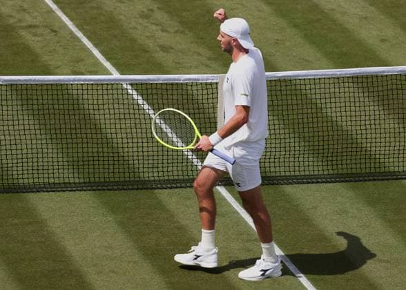 Jan Lennard Struff GER cheers after the win, jubilation, joy, emotion Tennis Wimbledon 2025 Grand Slam ITF ATP WTA AELTC London Great Britain 3 July 2025 Copyright: xJuergenxHasenkopfx