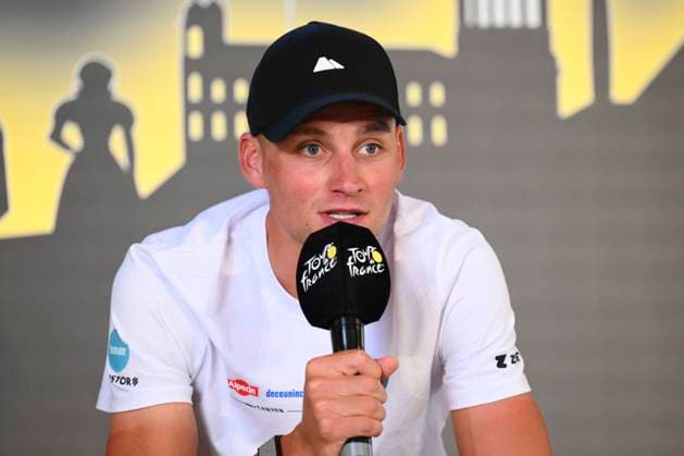 Tour de France 2025 03 07 2025 LILLE METROPOLE, FRANCE - JULY 03 : Van Der Poel Mathieu (NED) of Alpecin-Deceuninck talking to the press during a press conference, PK, Pressekonferenz and media activities ahead of the 112th edition of Tour de France an UCI World Tour 2.UWT cycling road race stage for Men Elite on July 3, 2025 in Lille Metropole, France, 03 07 2025 ( Motordriver Kenny Verfaillie - Lille Metropole France  Copyright: xVincentxKalutx