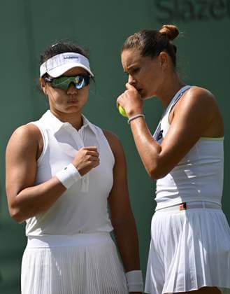 (250703) -- LONDON, July 3, 2025 -- Guo Hanyu Alexandra Panova (R) are seen during the women s doubles first round match between Guo Hanyu (China) Alexandra Panova (Russia) and Giuliana Olmos and Renata Zarazua of Mexico at the Wimbledon Tennis Championships in London, Britain, July 3, 2025. ) (SP)BRITAIN-LONDON-TENNIS-WIMBLEDON-WOMEN S DOUBLES LixYing 