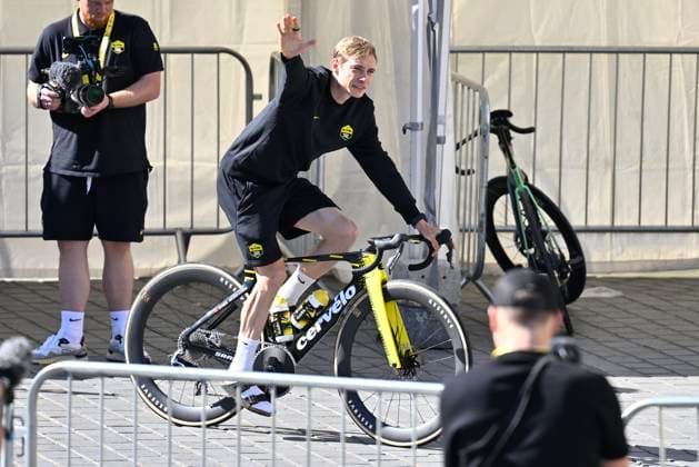 Tour de France 2025 03 07 2025 LILLE METROPOLE, FRANCE - JULY 03 : Vingegaard Jonas (DEN) of Team Visma - Lease a Bike ahead of the teams presentation prior of the 112th edition of Tour de France an UCI World Tour 2.UWT cycling road race stage for Men Elite on July 3, 2025 in Lille Metropole, France, 03 07 2025 ( Motordriver Kenny Verfaillie - Lille Metropole France  Copyright: xJanxDexMeuleneirx