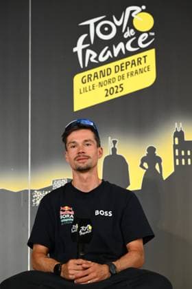 Tour de France 2025 03 07 2025 LILLE METROPOLE, FRANCE - JULY 03 : Roglic Primoz (SLO) of Red Bull BORA - Hansgrohe talking to the press during a press conference, PK, Pressekonferenz and media activities ahead of the 112th edition of Tour de France an UCI World Tour 2.UWT cycling road race stage for Men Elite on July 3, 2025 in Lille Metropole, France, 03 07 2025 ( Motordriver Kenny Verfaillie - Lille Metropole France  Copyright: xVincentxKalutx