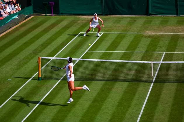 Barbora Krejcikova v Caroline Dolehide during their second round match Wimbledon Tennis Championships, Day 4, The All England Lawn Tennis and Croquet Club, London, UK - 03 Jul 2025London The All England Lawn Tennis and United Kingdom  Copyright: xJamesxMarsh Shutterstockx 15382593du