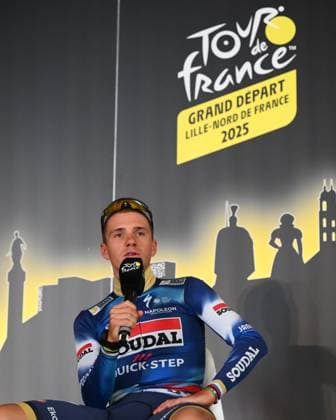 Tour de France 2025 03 07 2025 LILLE METROPOLE, FRANCE - JULY 03 : Evenepoel Remco (BEL) of Soudal - Quick Step talking to the press during a press conference, PK, Pressekonferenz and media activities ahead of the 112th edition of Tour de France an UCI World Tour 2.UWT cycling road race stage for Men Elite on July 3, 2025 in Lille Metropole, France, 03 07 2025 ( Motordriver Kenny Verfaillie - Lille Metropole France  Copyright: xVincentxKalutx