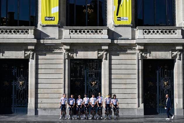Tour de France 2025 03 07 2025 LILLE METROPOLE, FRANCE - JULY 03 : The team of TotalEnergies during the teams presentation prior of the 112th edition of Tour de France an UCI World Tour 2.UWT cycling road race stage for Men Elite on July 3, 2025 in Lille Metropole, France, 03 07 2025 ( Motordriver Kenny Verfaillie - Lille Metropole France  Copyright: xJanxDexMeuleneirx