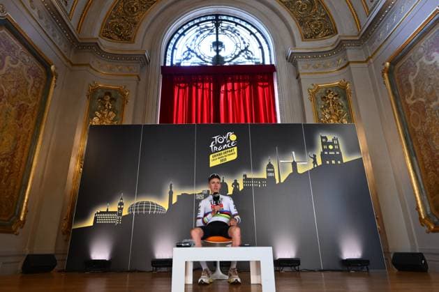 Tour de France 2025 03 07 2025 LILLE METROPOLE, FRANCE - JULY 03 : Pogacar Tadej (SLO) of UAE Team Emirates - XRG talking to the press during a press conference, PK, Pressekonferenz and media activities ahead of the 112th edition of Tour de France an UCI World Tour 2.UWT cycling road race stage for Men Elite on July 3, 2025 in Lille Metropole, France, 03 07 2025 ( Motordriver Kenny Verfaillie - Lille Metropole France  Copyright: xVincentxKalutx