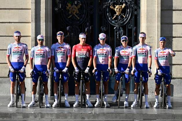 Tour de France 2025 03 07 2025 LILLE METROPOLE, FRANCE - JULY 03 : The team of Red Bull BORA - Hansgrohe during the teams presentation prior of the 112th edition of Tour de France an UCI World Tour 2.UWT cycling road race stage for Men Elite on July 3, 2025 in Lille Metropole, France, 03 07 2025 ( Motordriver Kenny Verfaillie - Lille Metropole France  Copyright: xJanxDexMeuleneirx