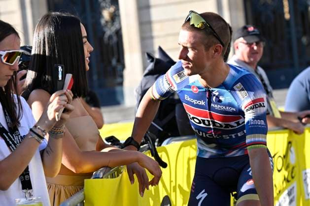 Tour de France 2025 03 07 2025 LILLE METROPOLE, FRANCE - JULY 03 : Evenepoel Remco (BEL) of Soudal - Quick Step and his wife Oumaima Rayane (BEL) during the teams presentation prior of the 112th edition of Tour de France an UCI World Tour 2.UWT cycling road race stage for Men Elite on July 3, 2025 in Lille Metropole, France, 03 07 2025 ( Motordriver Kenny Verfaillie - Lille Metropole France  Copyright: xJanxDexMeuleneirx