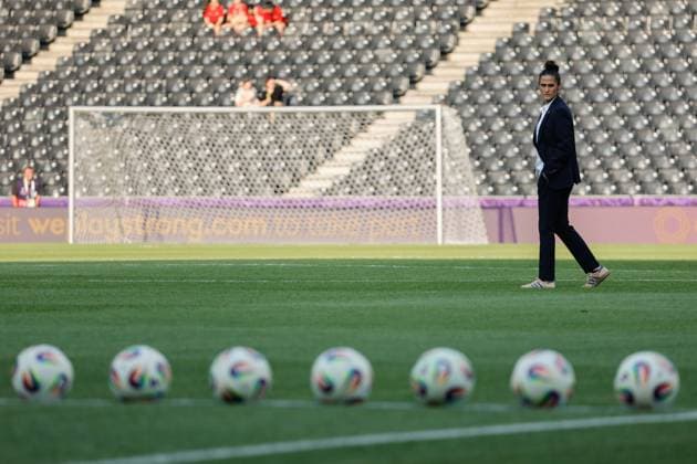 Spain s head coach Montse Tome walks inside Stade de Suisse stadium ahead of the UEFA European Women s Championship Group B soccer match between Spain and Portugal, in Bern, Switzerland, 03 July 2025. UEFA European Women s Championship - Spain vs. Portugal !ACHTUNG: NUR REDAKTIONELLE NUTZUNG!  Copyright: xAnaxEscobarx GRAF8918 20250703-55017309827_1