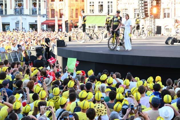 Tour de France 2025 03 07 2025 LILLE METROPOLE, FRANCE - JULY 03 : Van Aert Wout (BEL) of Team Visma - Lease a Bike during the teams presentation prior of the 112th edition of Tour de France an UCI World Tour 2.UWT cycling road race stage for Men Elite on July 3, 2025 in Lille Metropole, France, 03 07 2025 ( Motordriver Kenny Verfaillie - Lille Metropole France  Copyright: xVincentxKalutx
