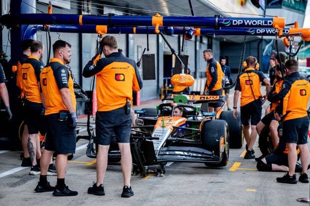 F1 - BRITISH GRAND PRIX 2025 McLaren F1 Team during the Formula 1 Qatar Airways British Grand Prix 2025, 12th round of the 2025 FIA Formula One World Championship, WM, Weltmeisterschaft from July 4 to 6, 2025 on the Silverstone Circuit, in Silverstone, United Kingdom - SilverstoneUnited Kingdom  Copyright: xALBERTOxVIMERCATIx