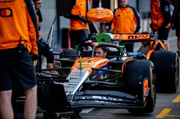 F1 - BRITISH GRAND PRIX 2025 McLaren F1 Team during the Formula 1 Qatar Airways British Grand Prix 2025, 12th round of the 2025 FIA Formula One World Championship, WM, Weltmeisterschaft from July 4 to 6, 2025 on the Silverstone Circuit, in Silverstone, United Kingdom - SilverstoneUnited Kingdom  Copyright: xALBERTOxVIMERCATIx