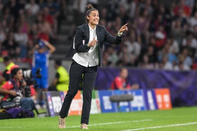 Fußball, UEFA Women s EURO 2025, 20250703, Spanien - Portugal. Im Bild Trainerin Spanien Montserrat TOME Anweisung Instruktion Unterweisung Korrektur dirigiert Dirigent coaching coacht. Bern Stadion Wankdorf Bern Schweiz Copyright: Passion2Press MarkusxFischerx