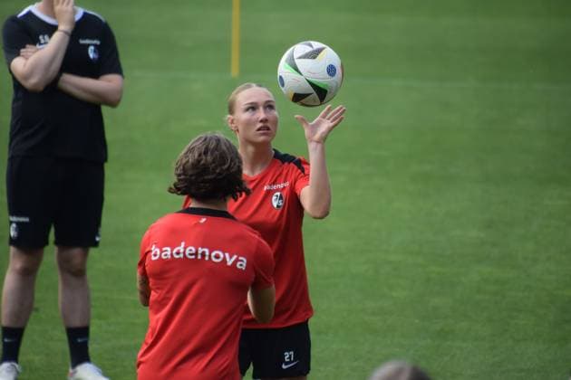 Schwarzwald Stadion, 3th July 2025 Samantha Steuerwald (21 Freiburg) during the training from the SC Freiburg Frauen on 3th july 2025 (Arne van der Ben SPP) Copyright: xArnexvanxderxBenx xSPPx spp-en-ArVaDeBeSp-SPO-6