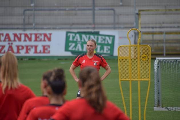 Schwarzwald Stadion, 3th July 2025 Samantha Steuerwald (21 Freiburg) during the training from the SC Freiburg Frauen on 3th july 2025 (Arne van der Ben SPP) Copyright: xArnexvanxderxBenx xSPPx spp-en-ArVaDeBeSp-SPO-15