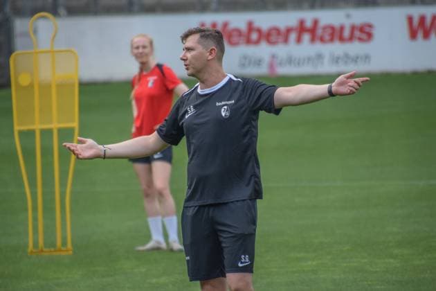 Schwarzwald Stadion, 3th July 2025 Sebastian Grunert during the training from the SC Freiburg Frauen on 3th july 2025 (Arne van der Ben SPP) Copyright: xArnexvanxderxBenx xSPPx spp-en-ArVaDeBeSp-SPO-16