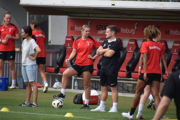 Schwarzwald Stadion, 3th July 2025 Alina Axtmann (3 Freiburg) and Nico Schneck during the training from the SC Freiburg Frauen on 3th july 2025 (Arne van der Ben SPP) Copyright: xArnexvanxderxBenx xSPPx spp-en-ArVaDeBeSp-SPO-23