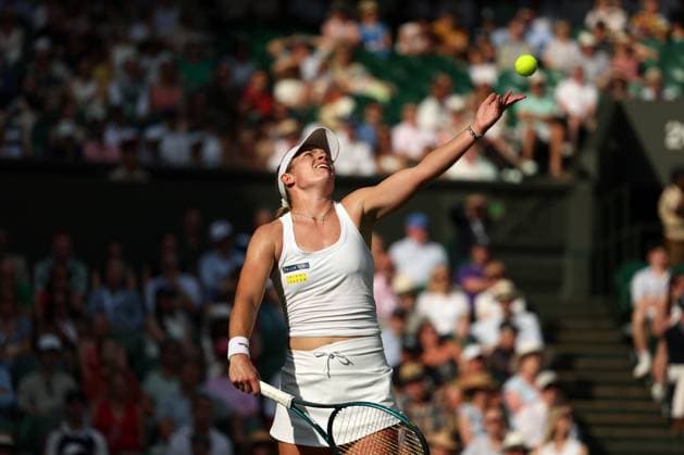 3rd July 2025; All England Lawn Tennis and Croquet Club, London, England; Wimbledon Tennis Tournament, Day 4; Caty McNally (USA) serves to Iga Swiatek (POL)  ActionPlus12808514 JohnxPatrickxFletcher