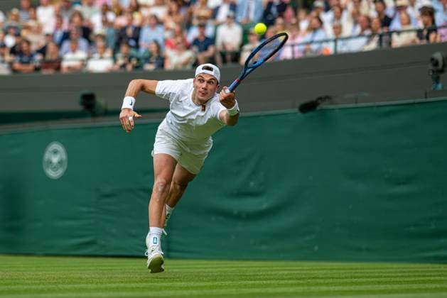 Tennis - Wimbledon Championship 2025 - Day 4 LONDON, ENGLAND - Thursday, July 3, 2025: Jack Draper (GBR) during the Gentlemen s Singles 2nd Round on Day Four of The Championships Wimbledon 2025 at the All England Lawn Tennis and Croquet Club. (Photo by Kirsten Holst Propaganda) LONDON All England Lawn Tennis and Croquet Club GREATER LONDON ENGLAND  Copyright: xKirstenxHolstx 2025-07-03-150-Wimbledon_2025_Day_4