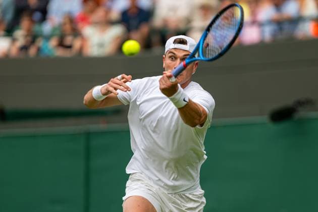 Tennis - Wimbledon Championship 2025 - Day 4 LONDON, ENGLAND - Thursday, July 3, 2025: Jack Draper (GBR) during the Gentlemen s Singles 2nd Round on Day Four of The Championships Wimbledon 2025 at the All England Lawn Tennis and Croquet Club. (Photo by Kirsten Holst Propaganda) LONDON All England Lawn Tennis and Croquet Club GREATER LONDON ENGLAND  Copyright: xKirstenxHolstx 2025-07-03-140-Wimbledon_2025_Day_4