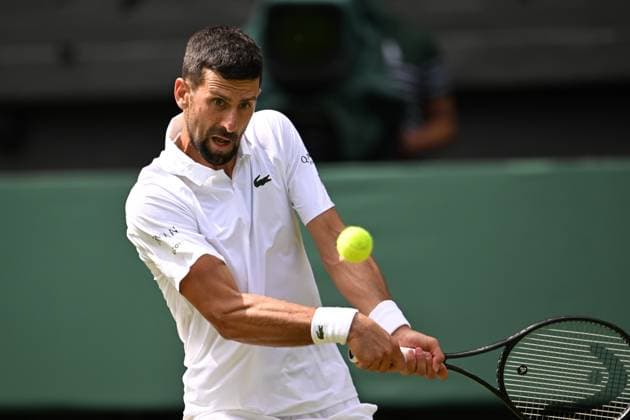 (250704) -- LONDON, July 4, 2025 -- Novak Djokovic hits a return during the men s singles second round match between Novak Djokovic of Serbia and Daniel Evans of Britain at the Wimbledon Tennis Championships in London, Britain, July 3, 2025. ) (SP)BRITAIN-LONDON-TENNIS-WIMBLEDON-MEN S SINGLES ZhaoxDingzhe 