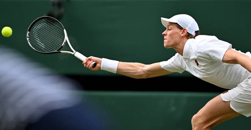 (250704) -- LONDON, July 4, 2025 -- Jannik Sinner hits a return during the men s singles second round match between Jannik Sinner of Italy and Aleksandar Vukic of Australia at the Wimbledon Tennis Championships in London, Britain, July 3, 2025. ) (SP)BRITAIN-LONDON-TENNIS-WIMBLEDON-MEN S SINGLES LixYing 