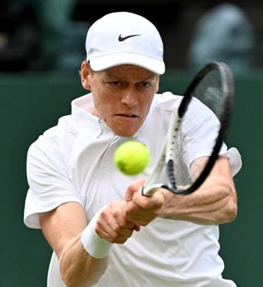 (250704) -- LONDON, July 4, 2025 -- Jannik Sinner hits a return during the men s singles second round match between Jannik Sinner of Italy and Aleksandar Vukic of Australia at the Wimbledon Tennis Championships in London, Britain, July 3, 2025. ) (SP)BRITAIN-LONDON-TENNIS-WIMBLEDON-MEN S SINGLES LixYing 