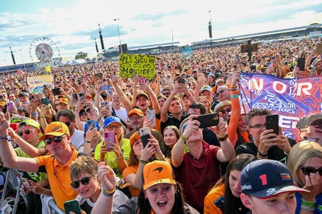 Formula 1 Launch Event, Drivers Silverstone, UK, 03 July, 2025. 03 July 2025. Fans at the ebay Main Stage for the Launch Event at the Formula 1 Qatar Airways British Grand Prix at Silverstone, Northamptonshire, UK., Credit:Lee Floyd Avalon UK, Northamptonshire, Silverstone  Copyright: xLeexFloydx xAvalonx 1018158523