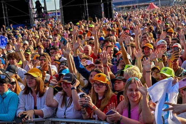 Formula 1 Launch Event, Drivers Silverstone, UK, 03 July, 2025. 03 July 2025. Fans at the ebay Main Stage for the Launch Event at the Formula 1 Qatar Airways British Grand Prix at Silverstone, Northamptonshire, UK., Credit:Lee Floyd Avalon UK, Northamptonshire, Silverstone  Copyright: xLeexFloydx xAvalonx 1018158634
