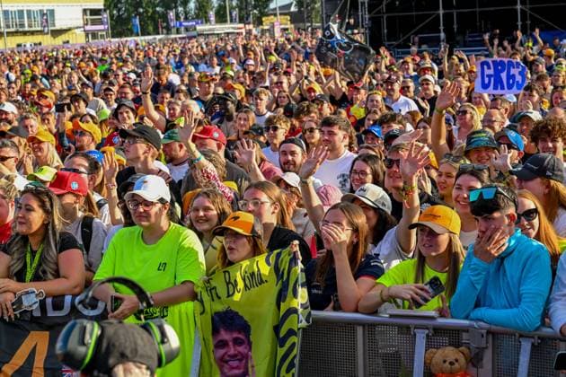 Formula 1 Launch Event, Drivers Silverstone, UK, 03 July, 2025. 03 July 2025. Fans at the ebay Main Stage for the Launch Event at the Formula 1 Qatar Airways British Grand Prix at Silverstone, Northamptonshire, UK., Credit:Lee Floyd Avalon UK, Northamptonshire, Silverstone  Copyright: xLeexFloydx xAvalonx 1018158687