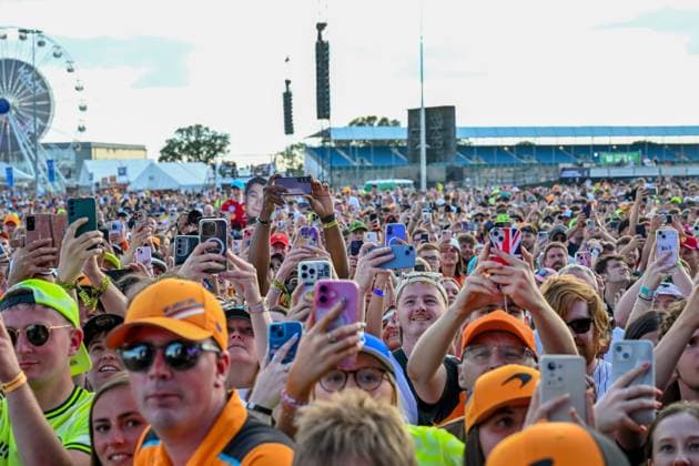 Formula 1 Launch Event, Drivers Silverstone, UK, 03 July, 2025. 03 July 2025. Fans at the ebay Main Stage for the Launch Event at the Formula 1 Qatar Airways British Grand Prix at Silverstone, Northamptonshire, UK., Credit:Lee Floyd Avalon UK, Northamptonshire, Silverstone  Copyright: xLeexFloydx xAvalonx 1018158752