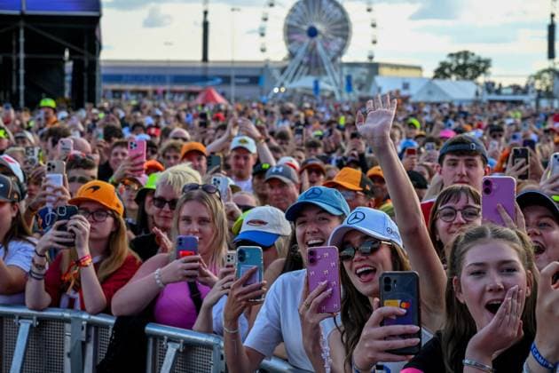Formula 1 Launch Event, Drivers Silverstone, UK, 03 July, 2025. 03 July 2025. Fans at the ebay Main Stage for the Launch Event at the Formula 1 Qatar Airways British Grand Prix at Silverstone, Northamptonshire, UK., Credit:Lee Floyd Avalon UK, Northamptonshire, Silverstone  Copyright: xLeexFloydx xAvalonx 1018159790