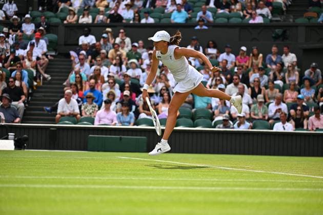 Wimbledon - 2nd Round Iga Swiatek (POL) during her second round match at the 2025 Wimbledon Championships at the AELTC in London, GREAT BRITAIN, on July 3, 2025. Photo by Corinne Dubreuil ABACAPRESS.COM London United Kingdom  Copyright: xDubreuilxCorinne ABACAx
