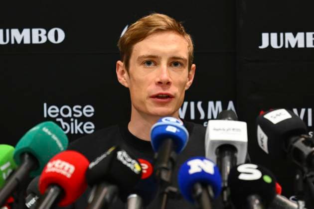 Tour de France 2025 04 07 2025 LILLE METROPOLE, FRANCE - JULY 04 : Vingegaard Jonas (DEN) of Team Visma - Lease a Bike talking to the press during a press conference, PK, Pressekonferenz and media activities ahead of the 112th edition of Tour de France an UCI World Tour 2.UWT cycling road race stage for Men Elite on July 4, 2025 in Lille Metropole, France, 04 07 2025 ( Motordriver Kenny Verfaillie - Lille Metropole France  Copyright: xVincentxKalutx