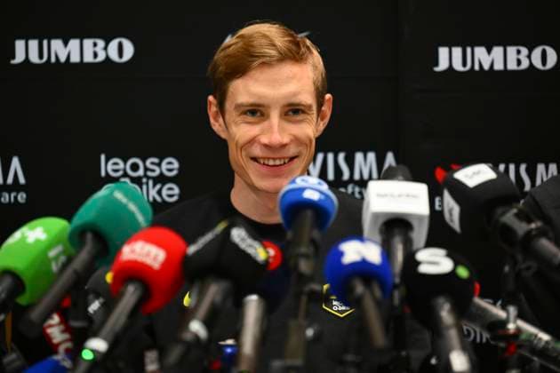 Tour de France 2025 04 07 2025 LILLE METROPOLE, FRANCE - JULY 04 : Vingegaard Jonas (DEN) of Team Visma - Lease a Bike talking to the press during a press conference, PK, Pressekonferenz and media activities ahead of the 112th edition of Tour de France an UCI World Tour 2.UWT cycling road race stage for Men Elite on July 4, 2025 in Lille Metropole, France, 04 07 2025 ( Motordriver Kenny Verfaillie - Lille Metropole France  Copyright: xVincentxKalutx