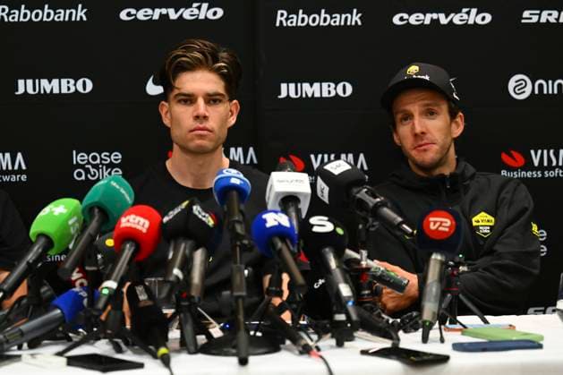 Tour de France 2025 04 07 2025 LILLE METROPOLE, FRANCE - JULY 04 : Van Aert Wout (BEL) of Team Visma - Lease a Bike and Yates Simon (GBR) of Team Visma - Lease a Bike talking to the press during a press conference, PK, Pressekonferenz and media activities ahead of the 112th edition of Tour de France an UCI World Tour 2.UWT cycling road race stage for Men Elite on July 4, 2025 in Lille Metropole, France, 04 07 2025 ( Motordriver Kenny Verfaillie - Lille Metropole France  Copyright: xVincentxKalutx